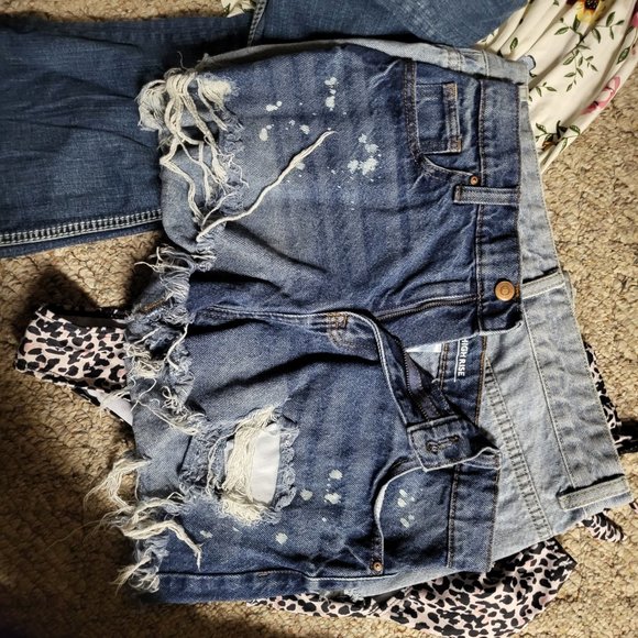 Jeans and shorts - Picture 2 of 4